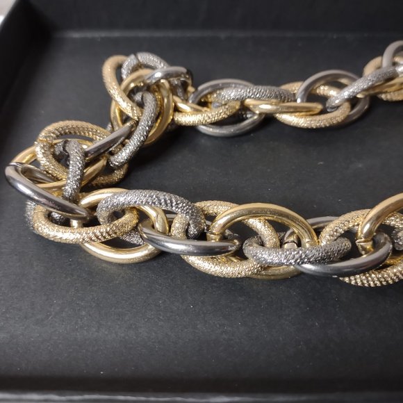 Two Tone Lightweight Large Chain Link Necklace 22.5 Inches Long - Picture 5 of 12